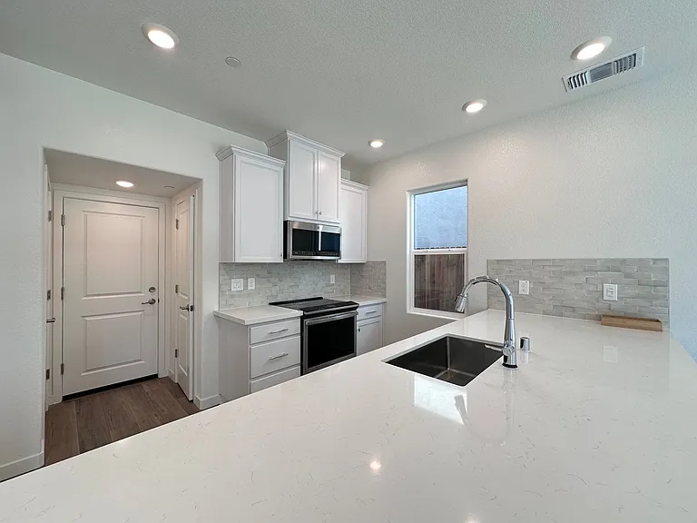 3396 Shaker Way — Photo 13