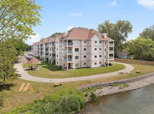 40 Adams Ln #410, Lasalle, ON N9J3R4