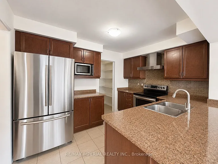 233 Remembrance Rd — Photo 11