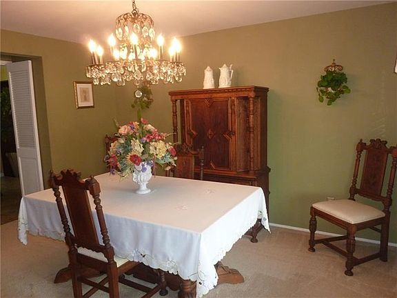 3rd image of 1564 King Charles Dr