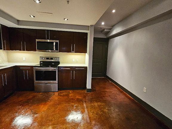 5th image of 329 E Colorado Blvd #604