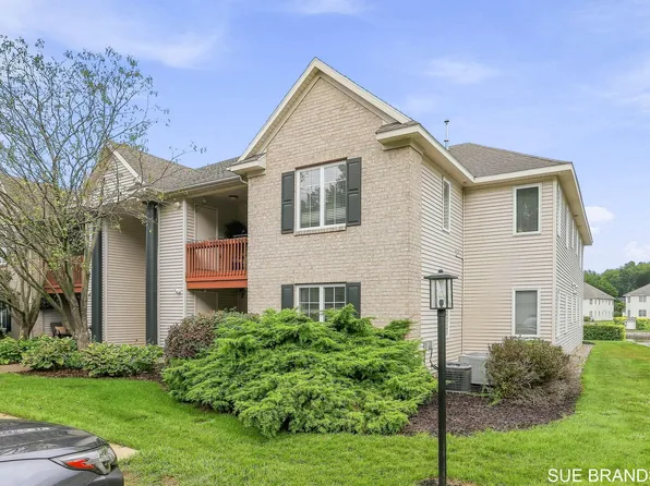 3122 W Crystal Waters Dr Unit 8, Holland, MI 49424