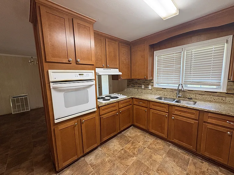 5620 Forest Ave — Photo 8