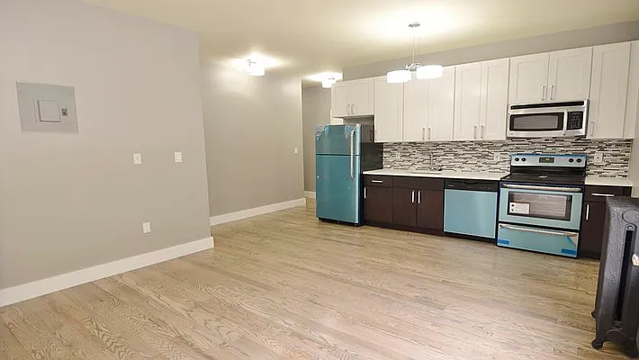 Rented by Park Property Advisors | media 12