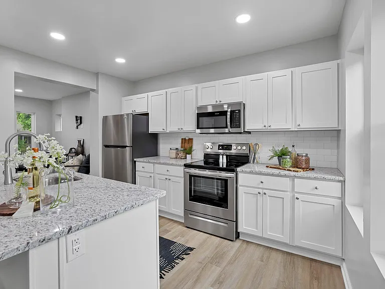 Well appointed luxury kitchen, ergonomic and granite countertops