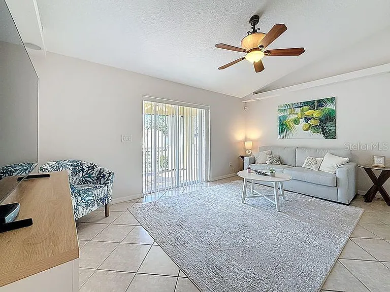 2402 Dryer Ave — Photo 16