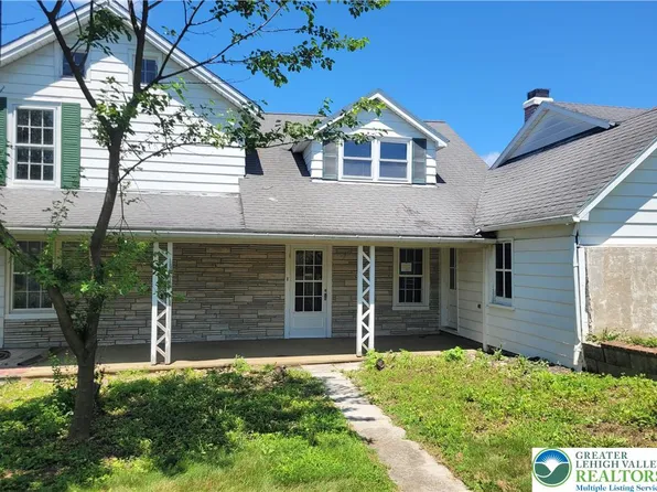 3489 W Walker Rd, Walnutport, PA 18088