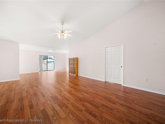 5th image of 2460 N Orangewood St