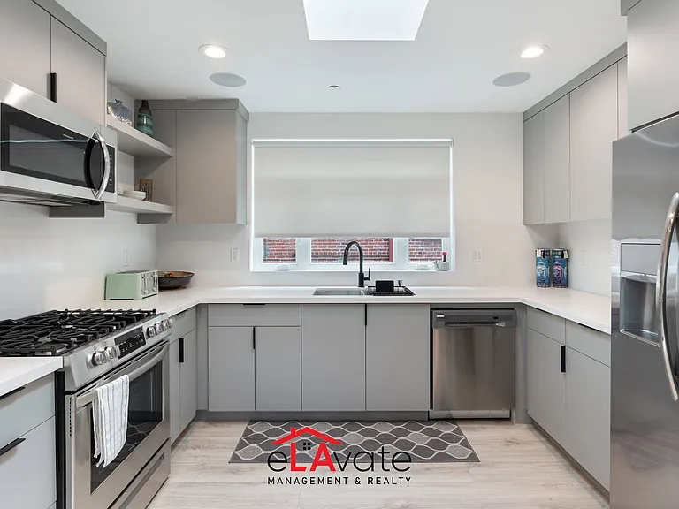 1035 N Serrano Ave #3 — Photo 3