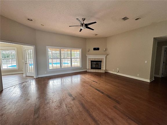 4th image of 183 Wood Crest Cir