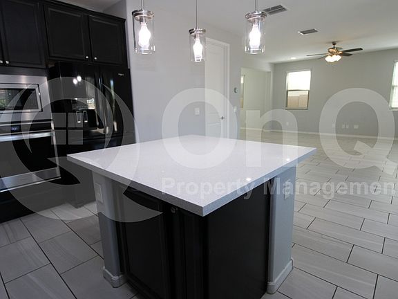 3rd image of 2092 E Lantana Dr