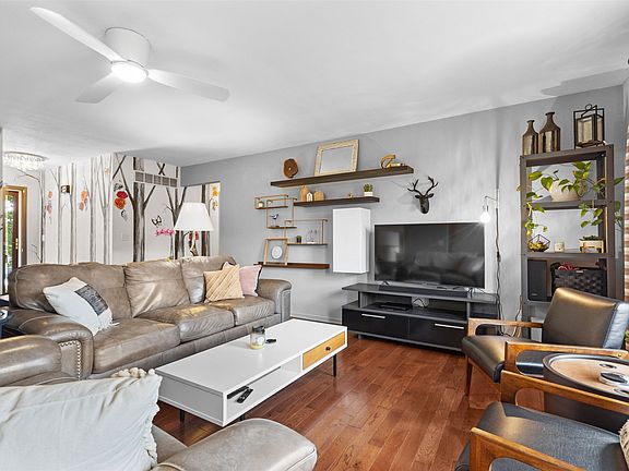 4th image of 3034 Warwickshire Dr