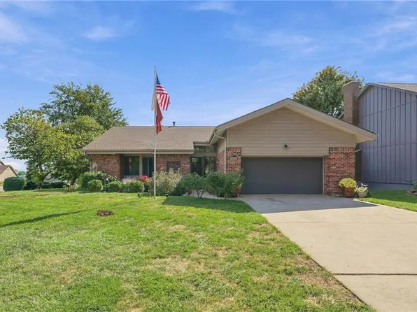 11846 Mackey St, Overland Park, KS 66210