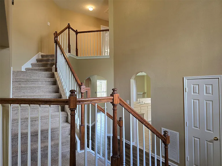 1820 Branch Hill Dr — Photo 6