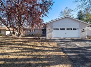 206 Gables Dr SW, Poplar Grove, IL 61065