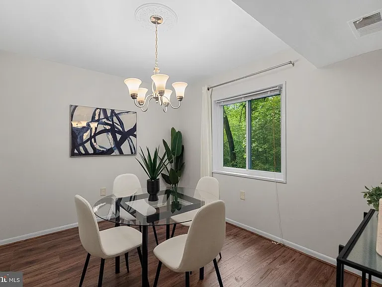 1556 Northgate Sq #12B — Photo 3