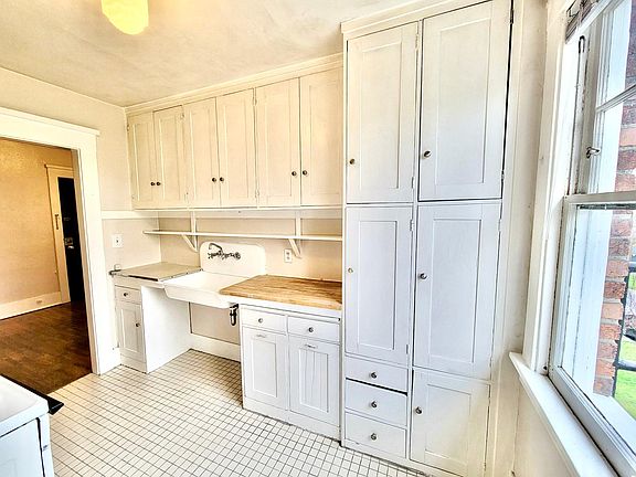 2nd image of 901 N M St APT 11