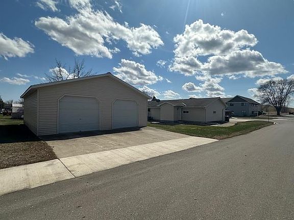 3rd image of 701 3rd St