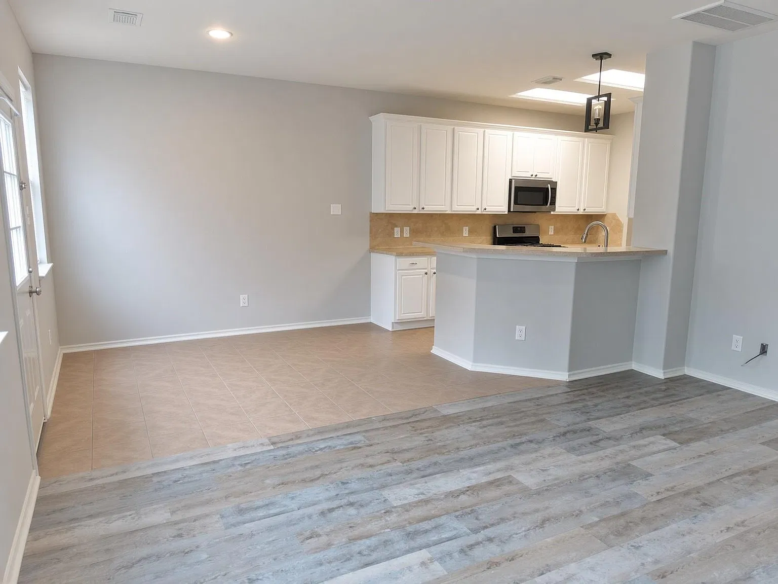 3 bed, 2.5 bath, 1694 sqft, $1,850 — Photo 3