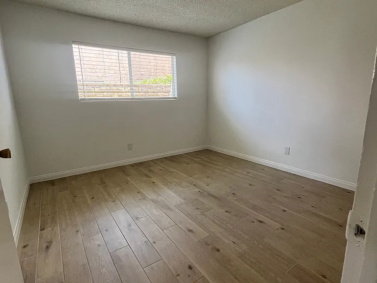 4421 Green Ave #B — Photo 10