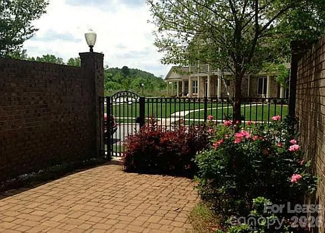 6005 Village Dr NW — Photo 3