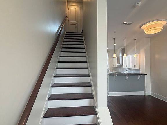 4th image of 5283 Holmes St