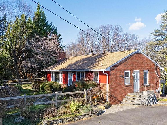 3rd image of 11914 Fingerboard Rd