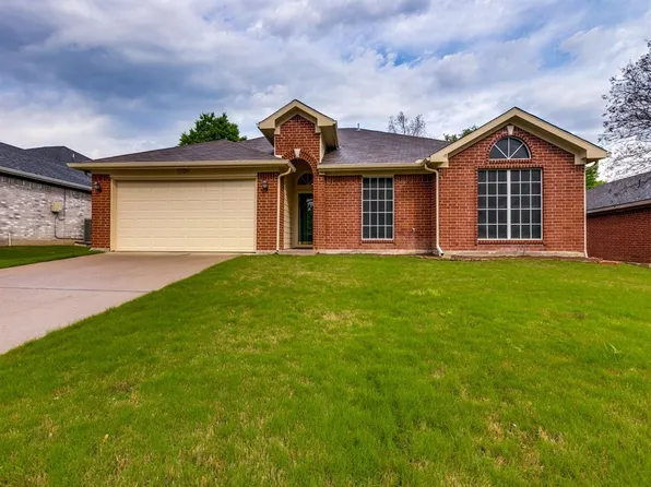 1705 Crestmeadow Ln, Mansfield, TX 76063