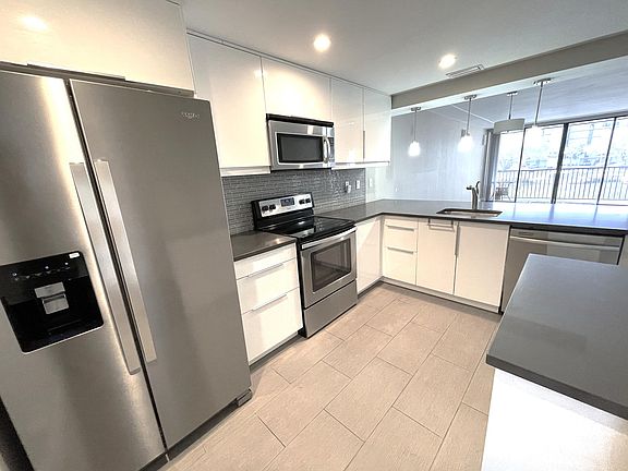 5th image of 3 Royal Palm Way #2050