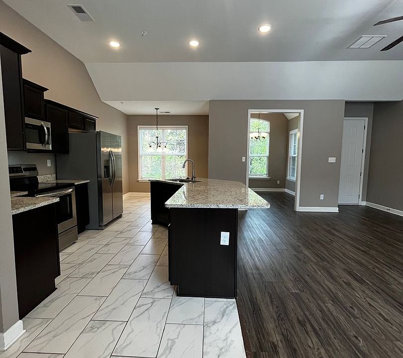 2nd image of 8894 Glen Cir #1