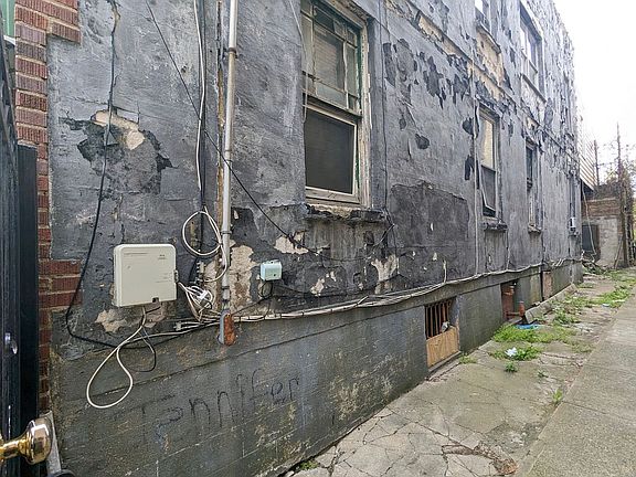 3rd image of 864 E 215th St