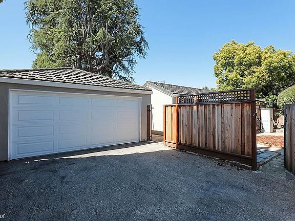 5th image of 594 E Fremont Ave