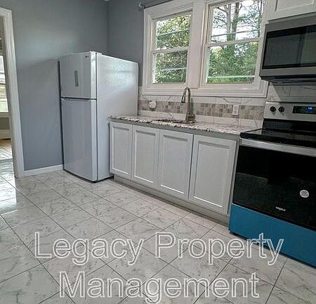 4th image of 1110 Star St