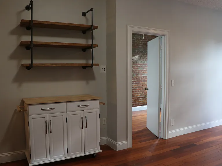 320 Warren St #2 — Photo 6