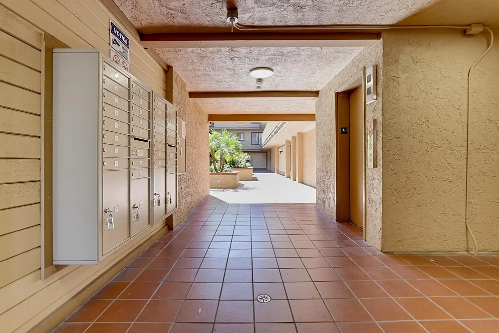 2 bed, 946 sqft, $2,700 — Photo 2