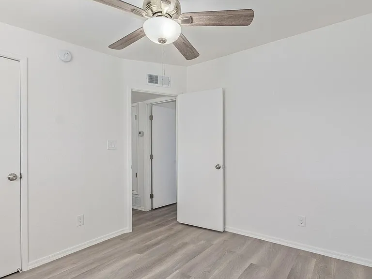 248-254 N Melwood Ave — Photo 11