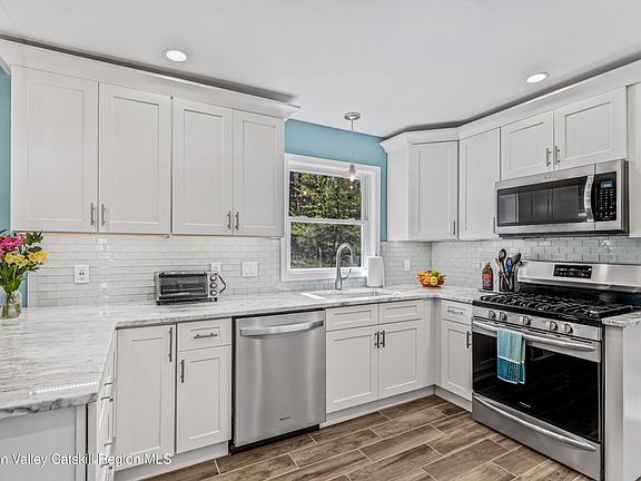 4th image of 63 Mount Airy Road