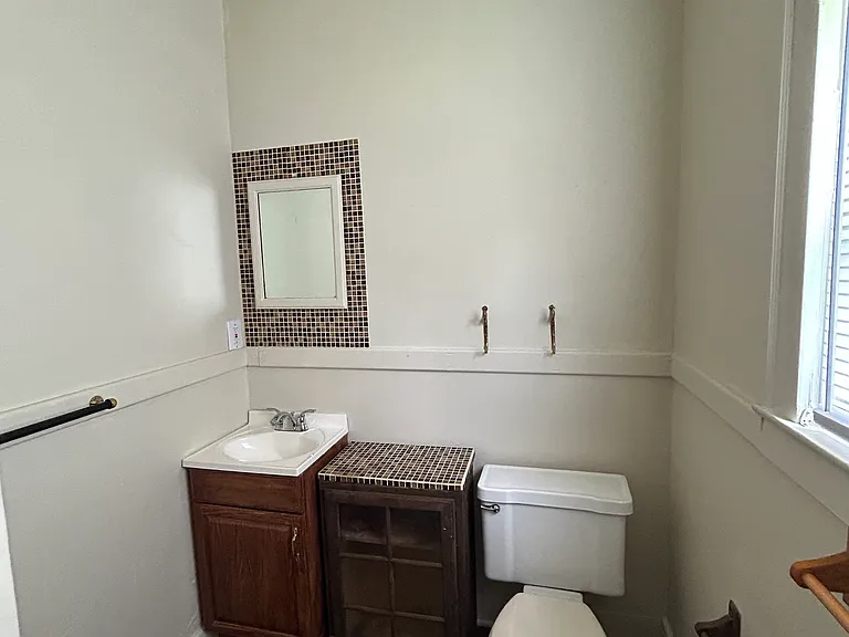2352 W Madison St — Photo 7