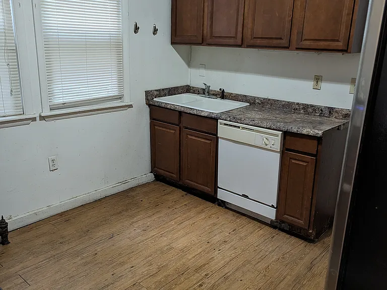 712 State St #1 — Photo 6