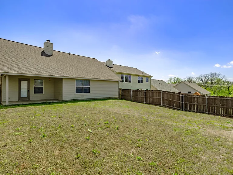 8915 Wild Rose Ln — Photo 29