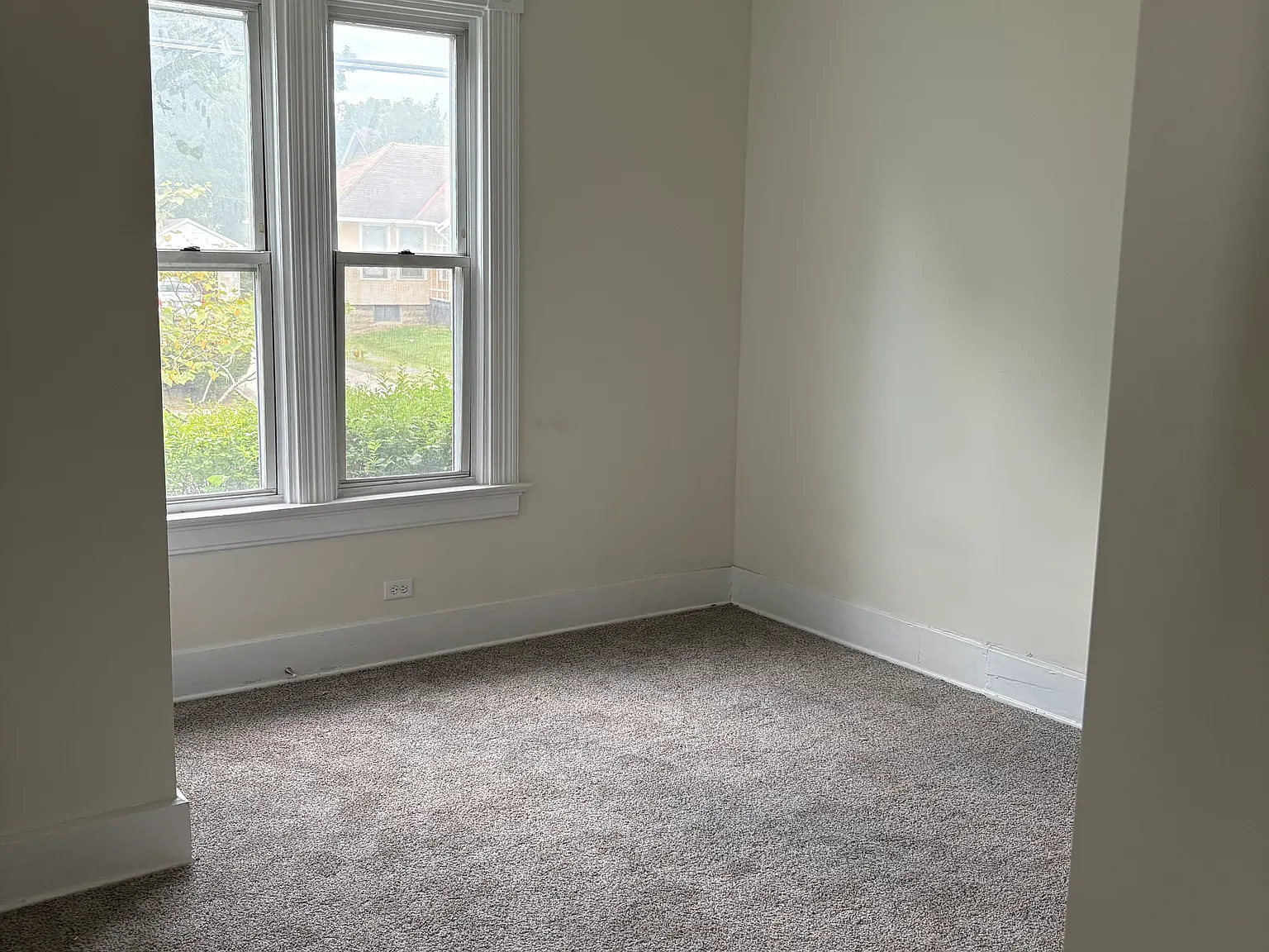 3 bed, 1.5 bath, 1258 sqft, $2,400 — Photo 3