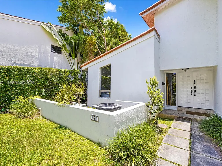 920 Aguero Ave — Photo 5