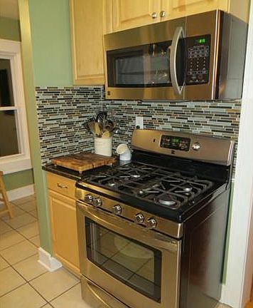 5th image of 1033 Batavia Ave
