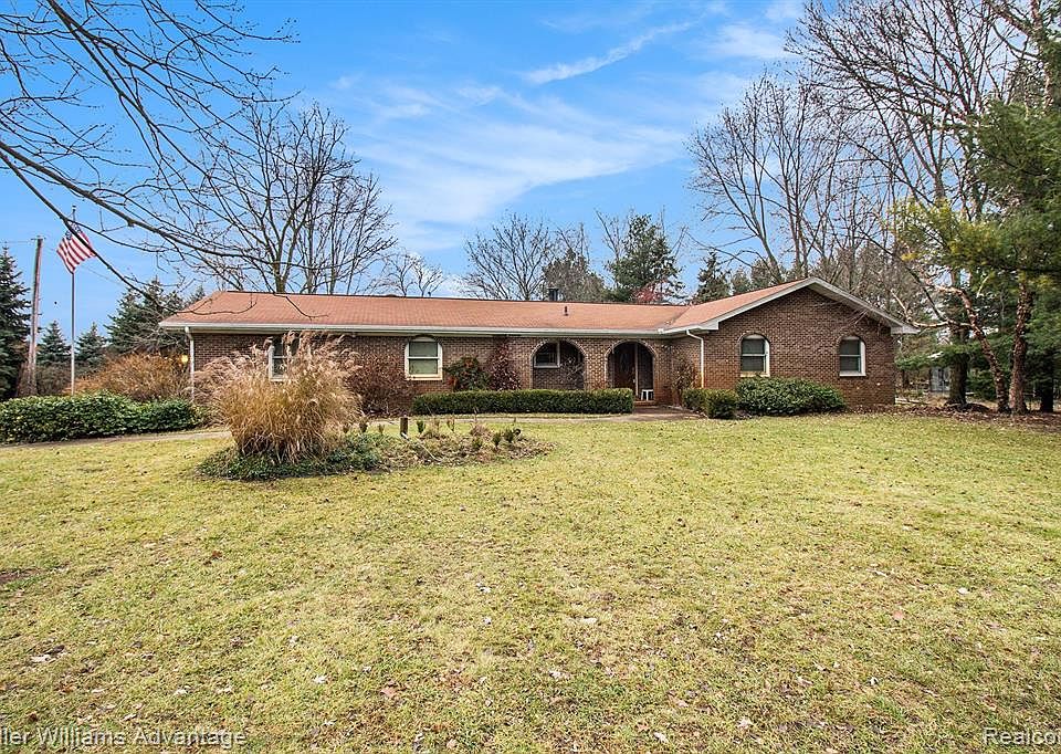 24633 Dinser Dr, Novi, MI 48374 Zillow