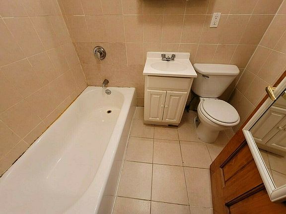 5th image of 135 E 17th St APT 5E