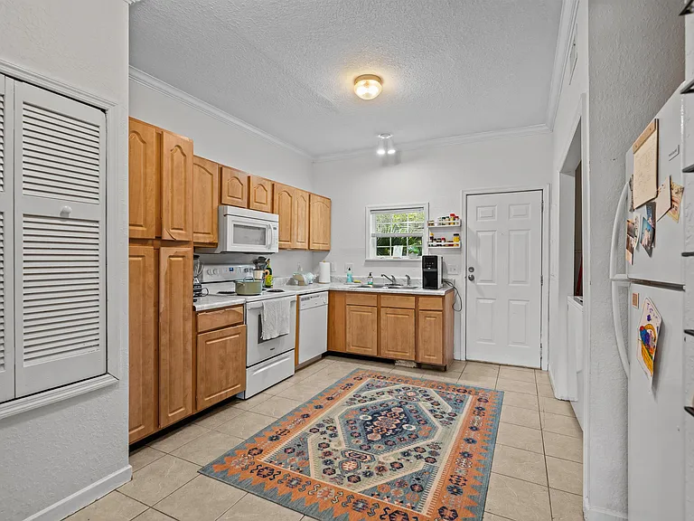 114 Cedar St #4 — Photo 8