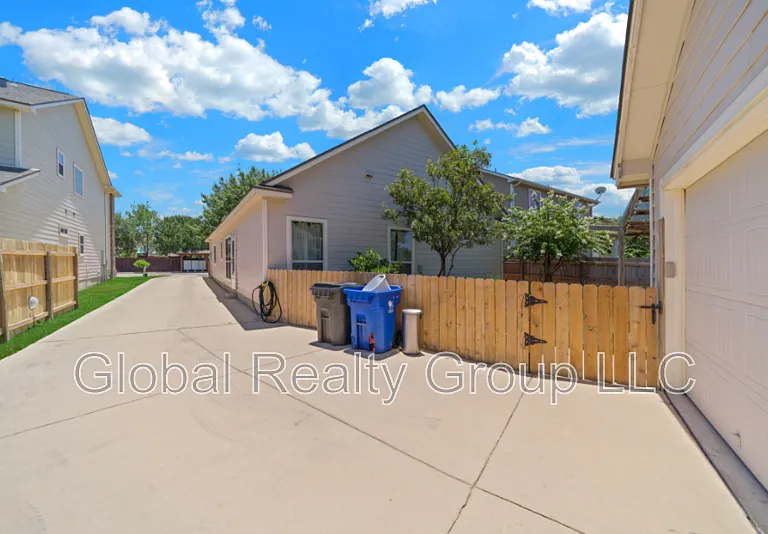 308 Rustic Trl — Photo 22