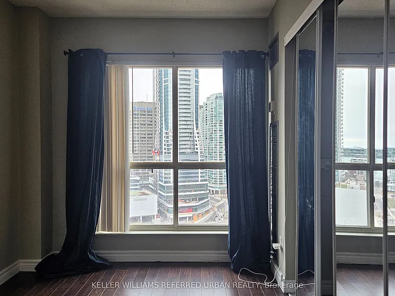 25 The Esplanade #1922 — Photo 5