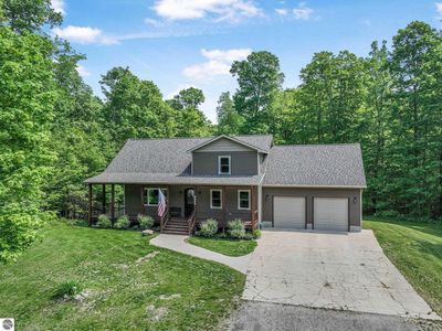 9725 Green Briar Rd, Lake Ann, MI, 49650