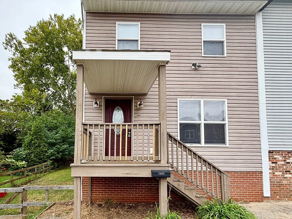 1457 Avon St